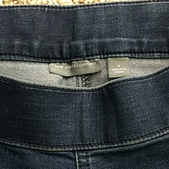 New York and Company pull on jeans size Small - Picture 3 of 4